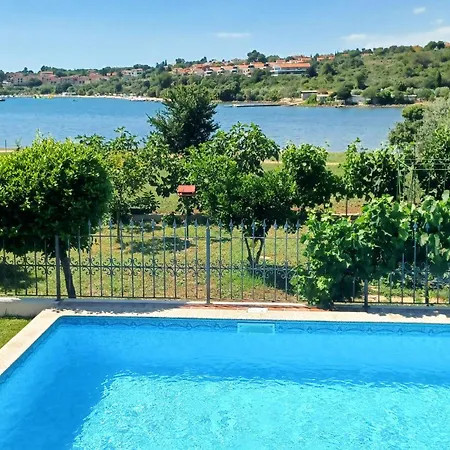 Holiday home Awesome In With Outdoor Swimming Pool