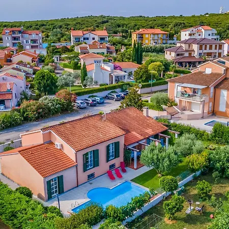Volme Croatia * Póla